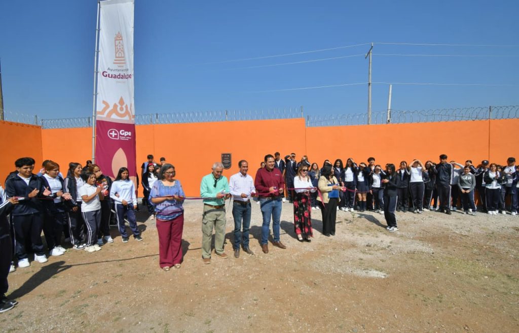 Entregan Gobierno del Estado y Municipio de Guadalupe barda perimetral en preparatoria de Zóquite 