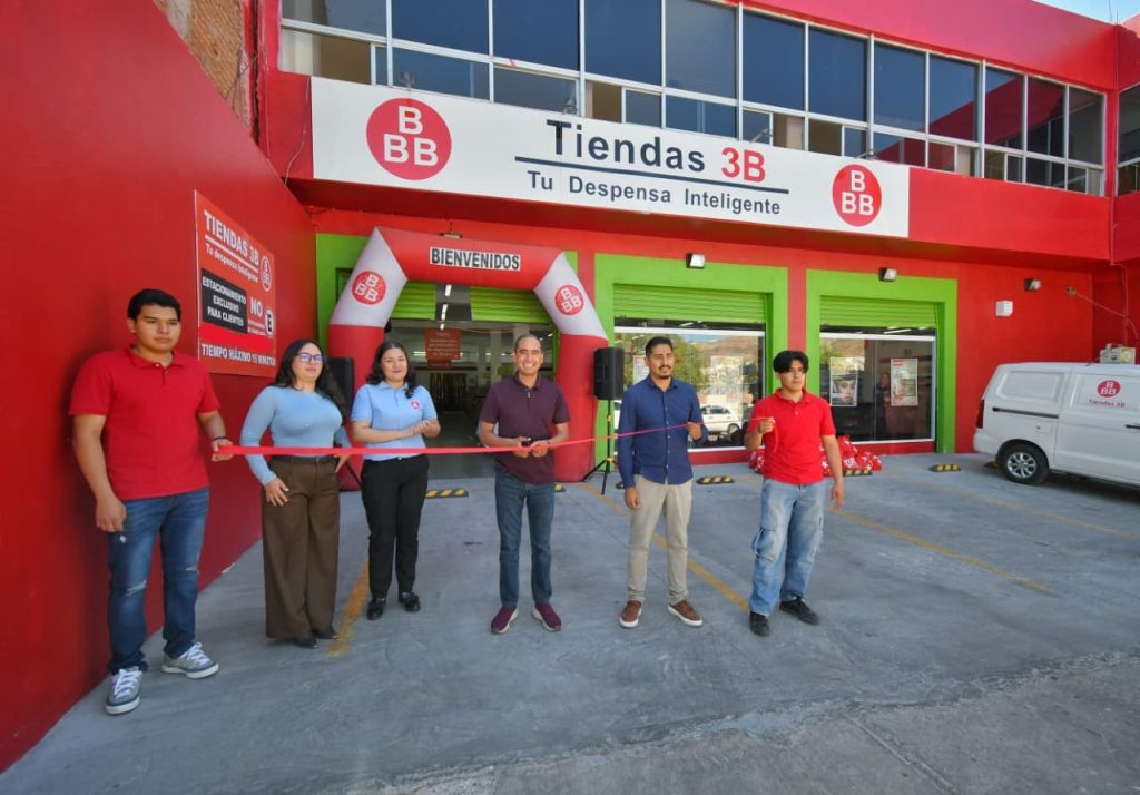  Inaugura Pepe Saldívar una tienda más de “Tres B” en Gavilanes 